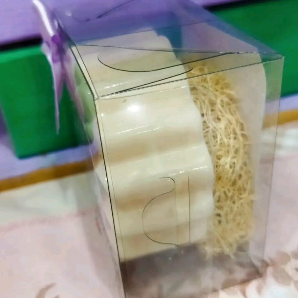 Sabonete de óleo de côco e bucha. Esfoliante, hidratante e combate a acne e manchas